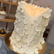 Hochzeitstorte in Kerzenform