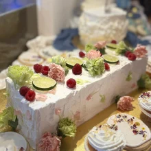 Table-Cake als Hochzeitstorte mit Limetten und Himbeeren